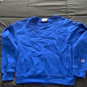 Womens Champion Medium Crewneck in blue.